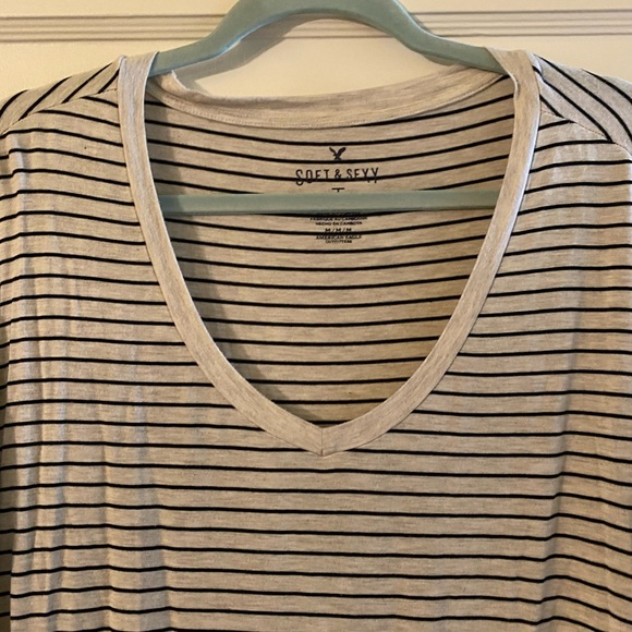 American Eagle V-Neck Top - Picture 2 of 3